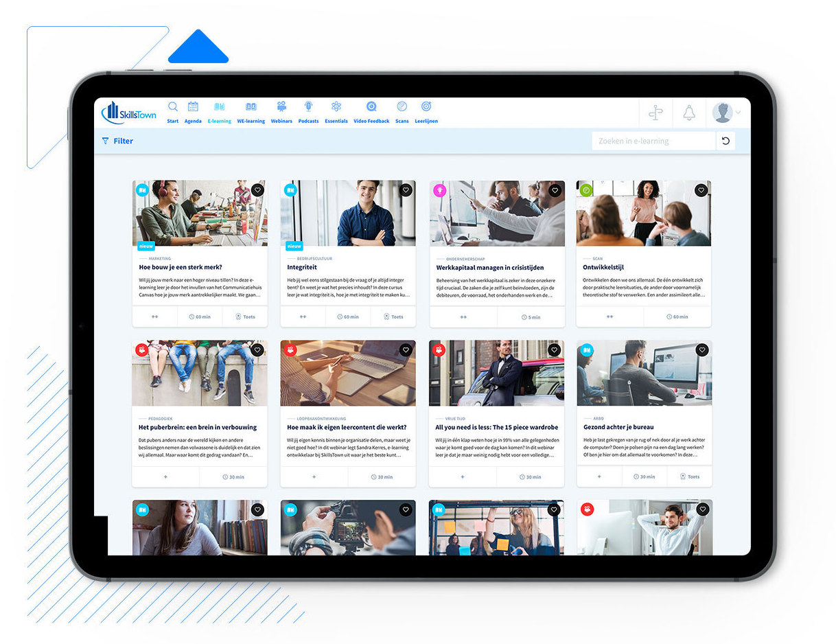 De online trainingen van SkillsTown, te zien in een iPad